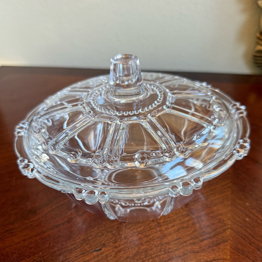 Vintage Elegant Clear pressed Glass lidded oyster and pearl pattern bowl